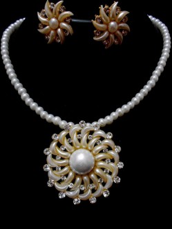 pearl_necklaces_1360PRL413